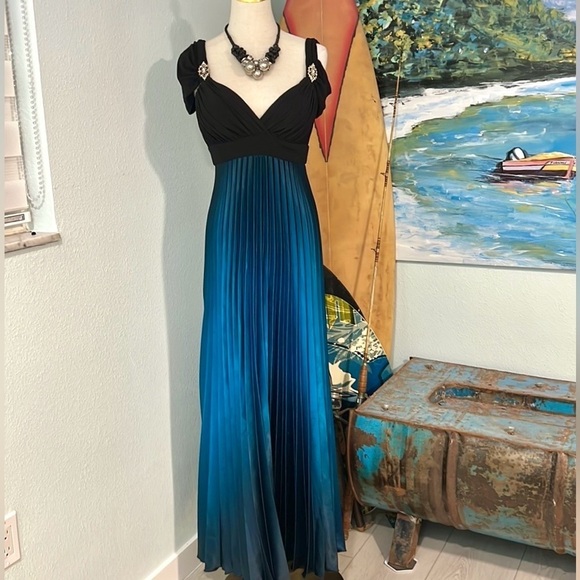 🔥Betsy & Adam,Stunning Statement Gown, Long Ity Ombre Charmous Dress,EUC,Size 6 - Picture 3 of 16